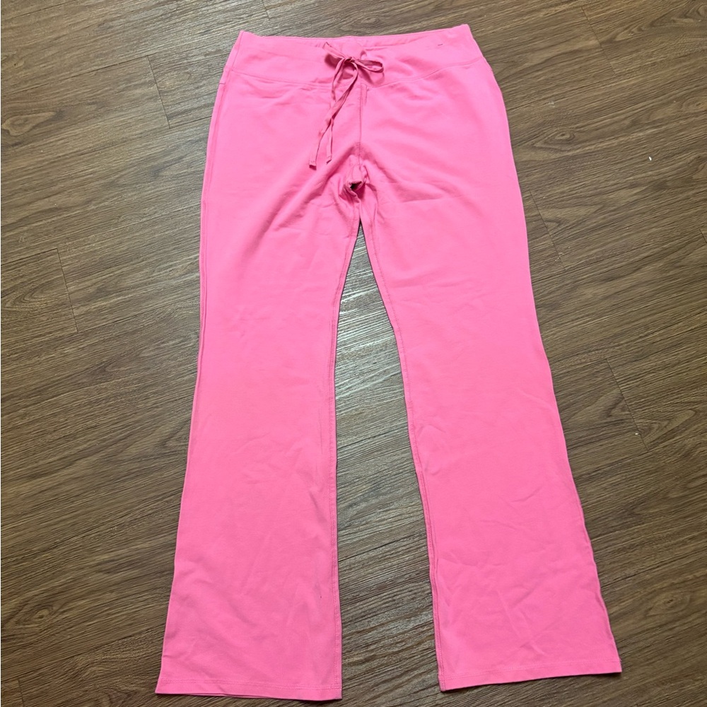 NYC Flared Lounge Pants SIZE L
LOVE THE PINK & LOVE YOURSELF!